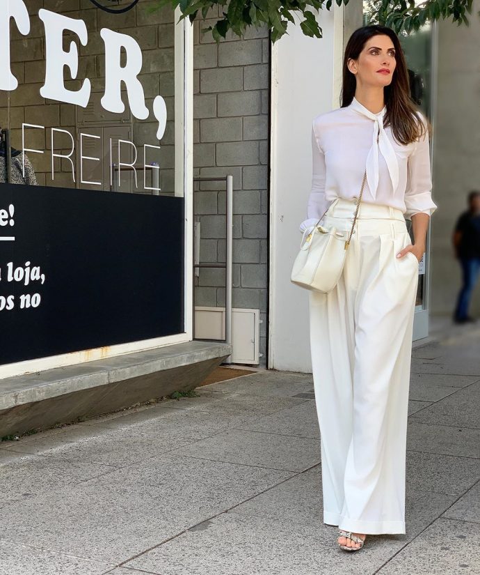 Isabella Fiorentino veste look todo branco para gravar Esquadrão da Moda