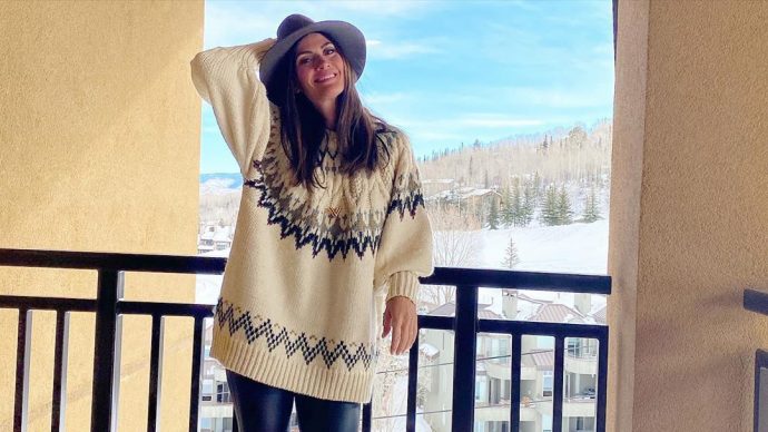 Isabella Fiorentino posa em sacada em Aspen