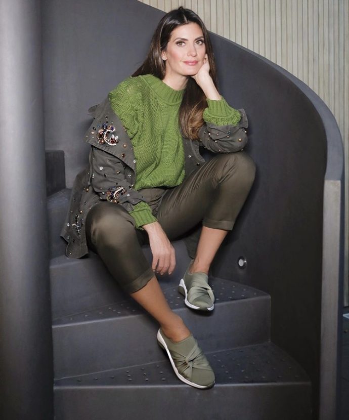 Isabella Fiorentino usa look ton sur ton verde